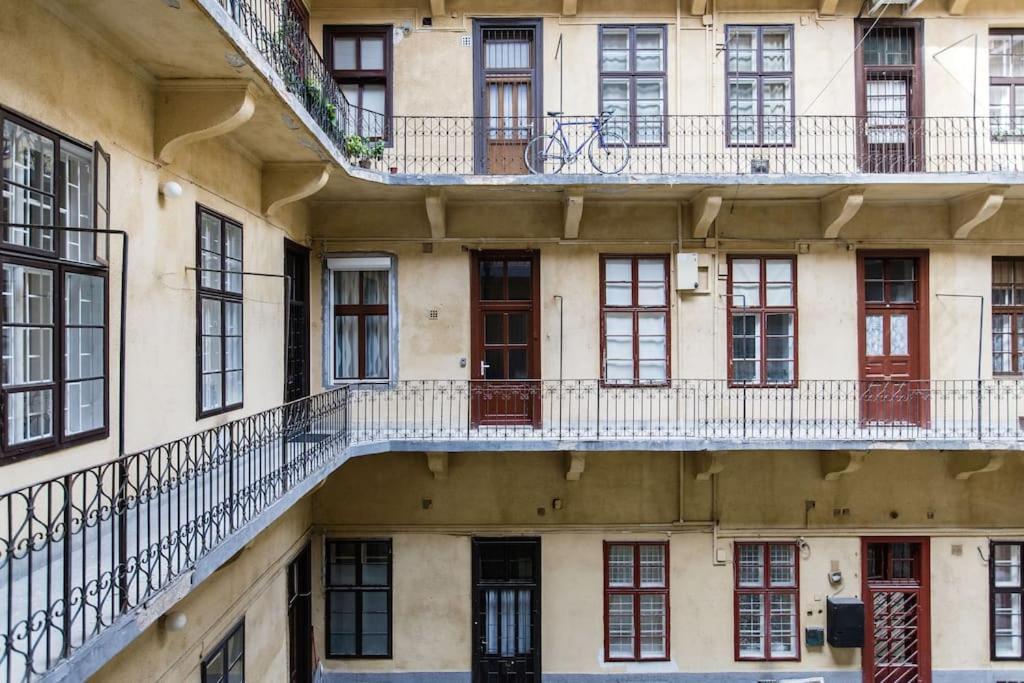 Designer Dream Home In The Ruin Bar District W A/C Budapest Extérieur photo