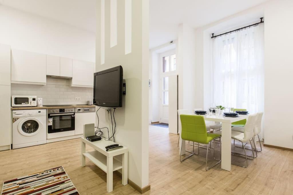 Designer Dream Home In The Ruin Bar District W A/C Budapest Extérieur photo