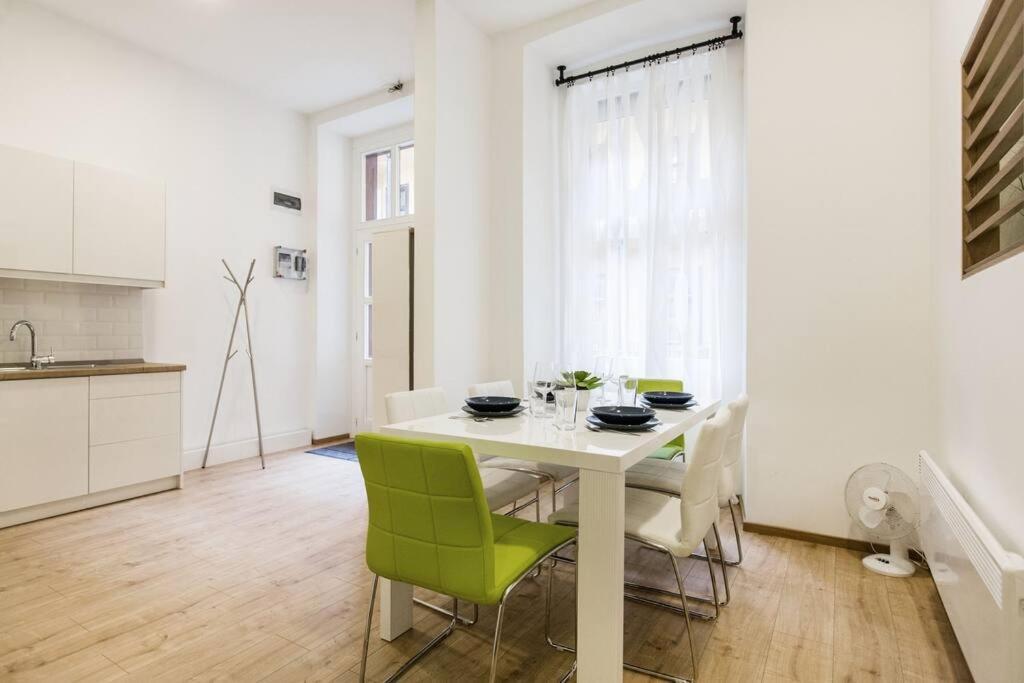 Designer Dream Home In The Ruin Bar District W A/C Budapest Extérieur photo