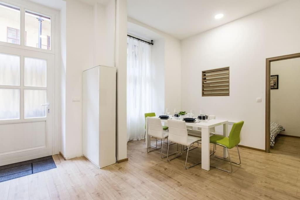 Designer Dream Home In The Ruin Bar District W A/C Budapest Extérieur photo